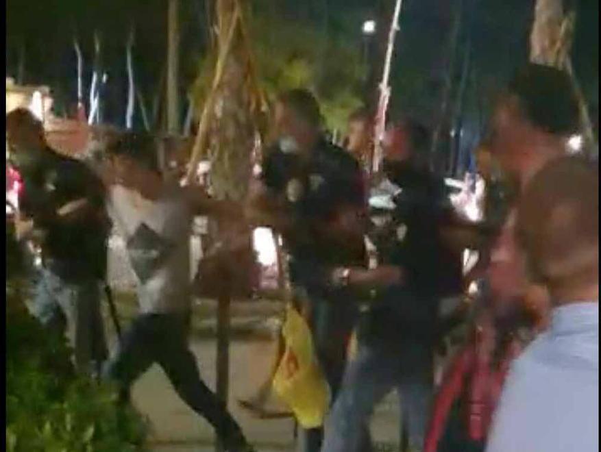 L’aggressione alla polizia la scorsa estate nella zona della movida