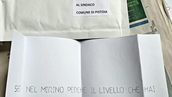 La lettera di minacce inviata al sindaco di Pistoia Alessandro Tomasi
