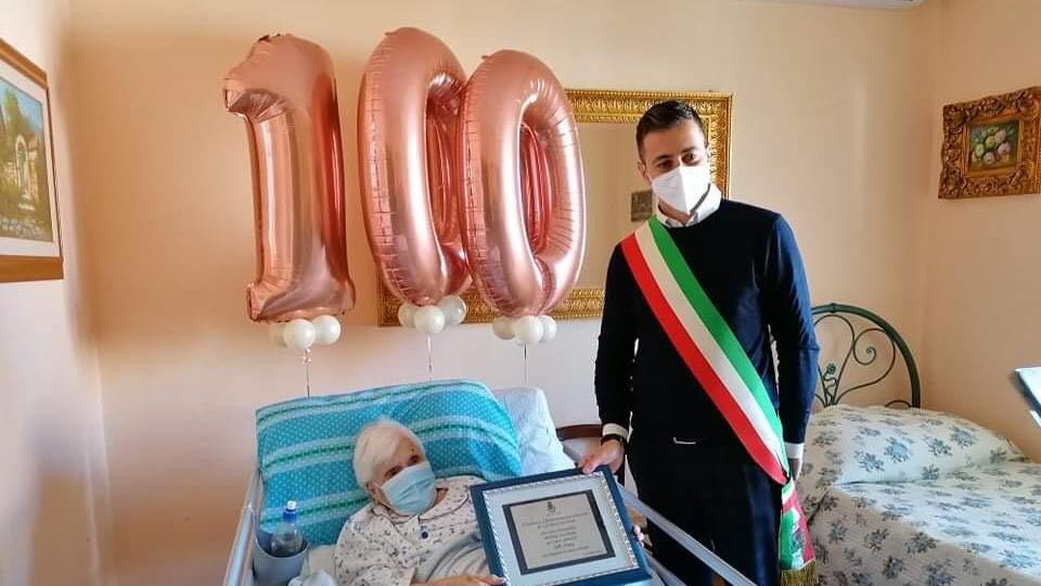 Il sindaco Francesco Lai con zia Paolina Zucchitta