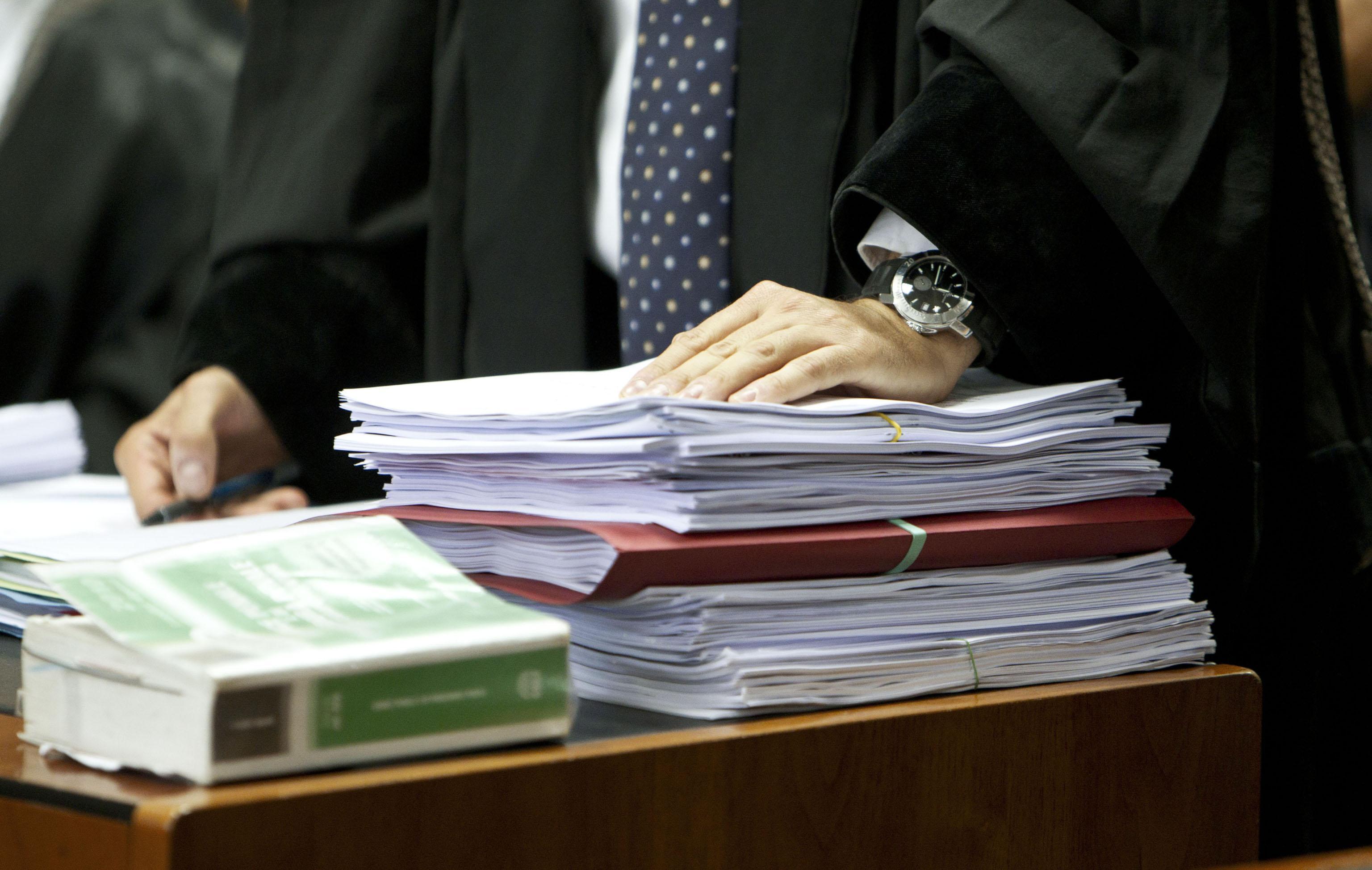 Truffa Anas, così facevano i lavori: «Solo a tratti e il resto buttatelo nel canale» 