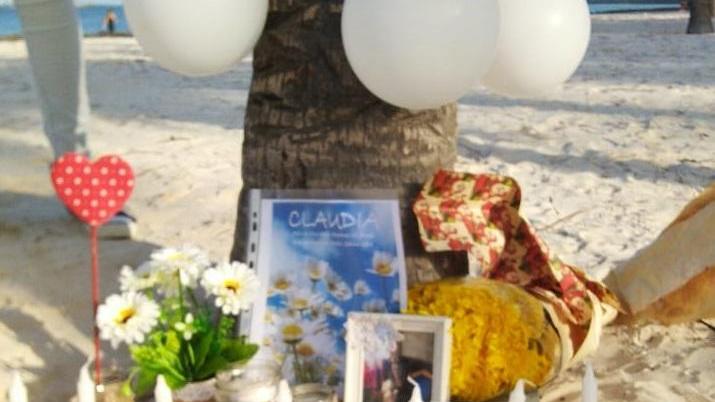 La veglia funebre per la donna uccisa a Santo Domingo