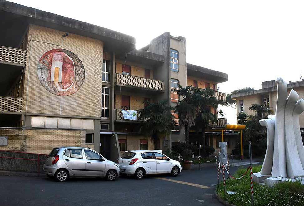 Contagi al Regina Elena: ospiti in “bolla Covid” e una guardia medica 