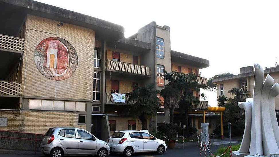 Contagi al Regina Elena: ospiti in “bolla Covid” e una guardia medica
