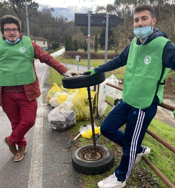Gli ambientalisti a caccia di rifiuti alle Seimiglia