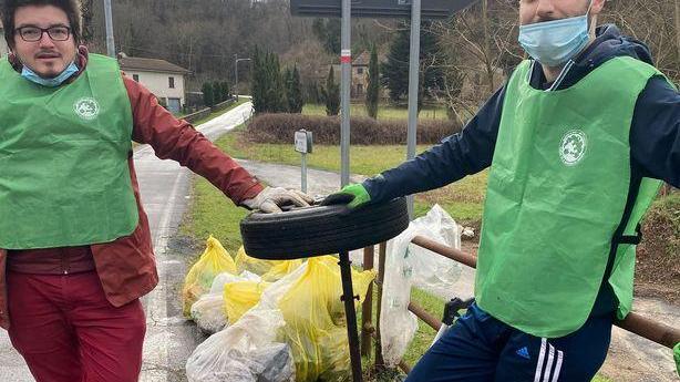 Gli ambientalisti a caccia di rifiuti alle Seimiglia