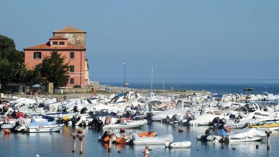 A Baratti regna il “deserto” Bar e ristoranti tutti chiusi