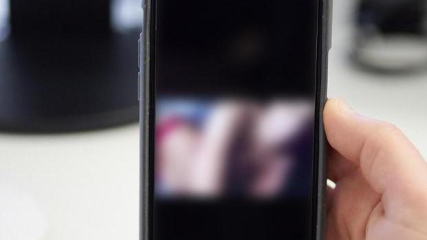 Ricatta l’amante con una foto, arrestata per estorsione