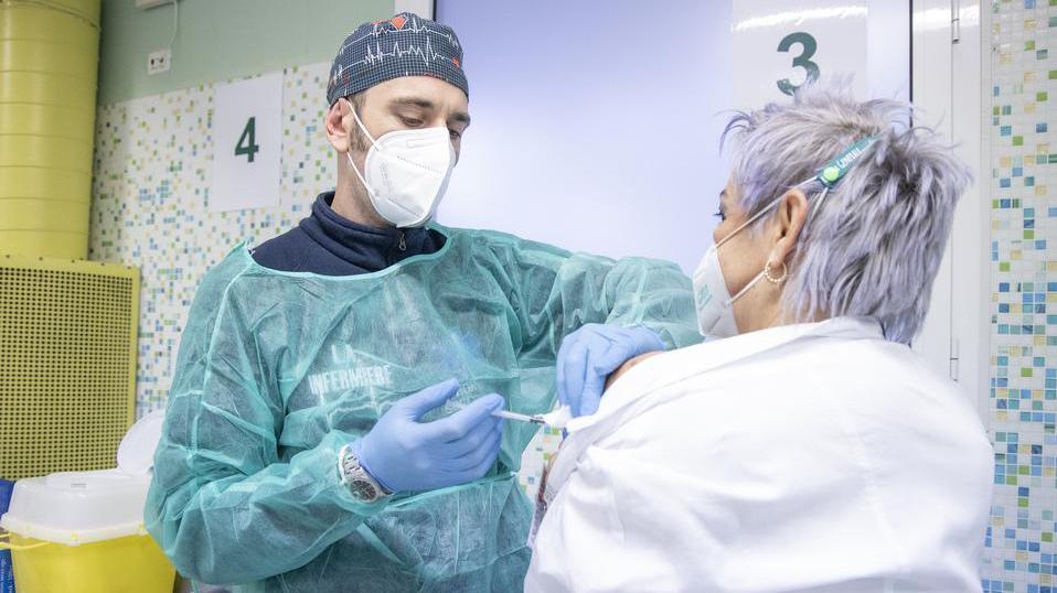 «Si faccia presto a vaccinare anziani e categorie a rischio»