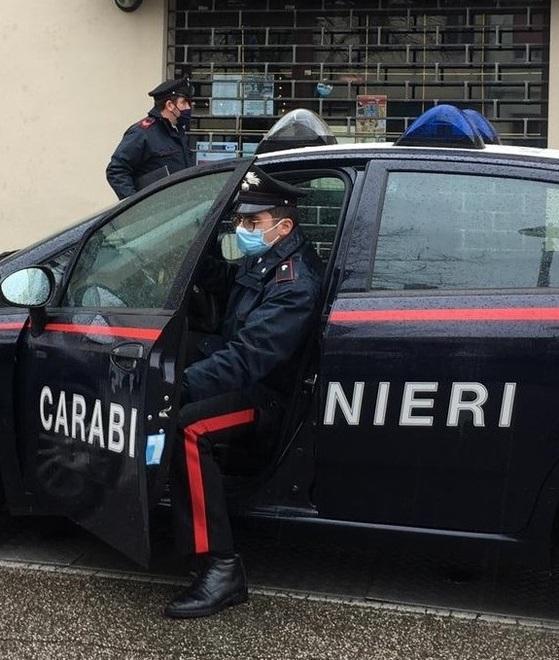 Colpì donna a bottigliate Condannato a sette anni