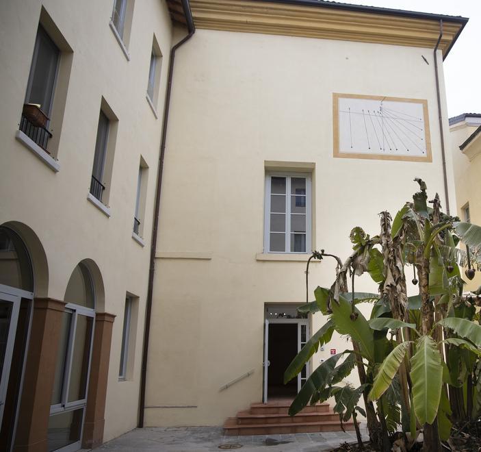 Pranzi per studenti e zona wi-fi Un bar giovane davanti al cortile