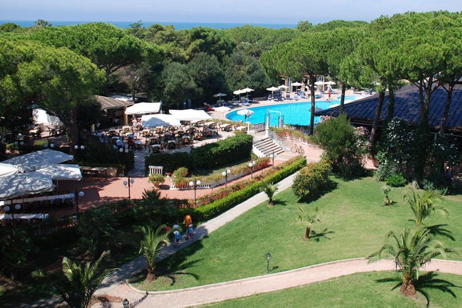 Camerieri, cuochi e facchini: assunzioni nei club e negli hotel della costa toscana
