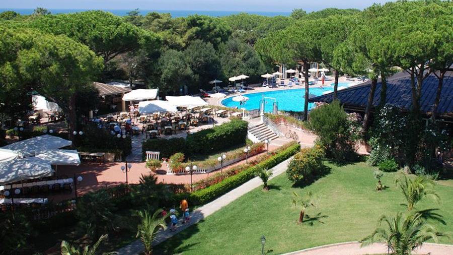Camerieri, cuochi e facchini: assunzioni nei club e negli hotel della costa toscana