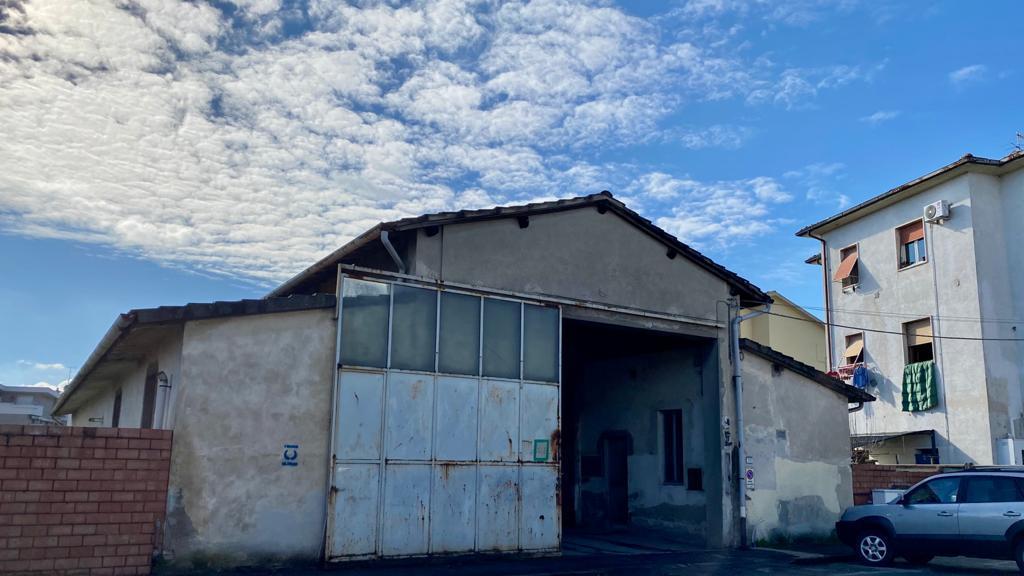 Gli ex magazzini comunali di via Bonistallo