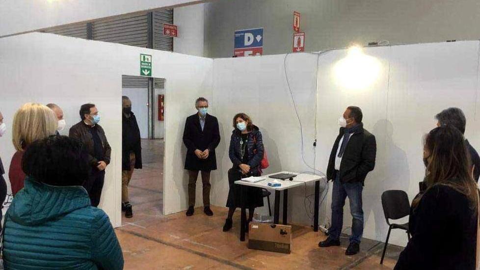 Covid, serve un esercito di vaccinatori, due bandi dell’Asl per medici e infermieri