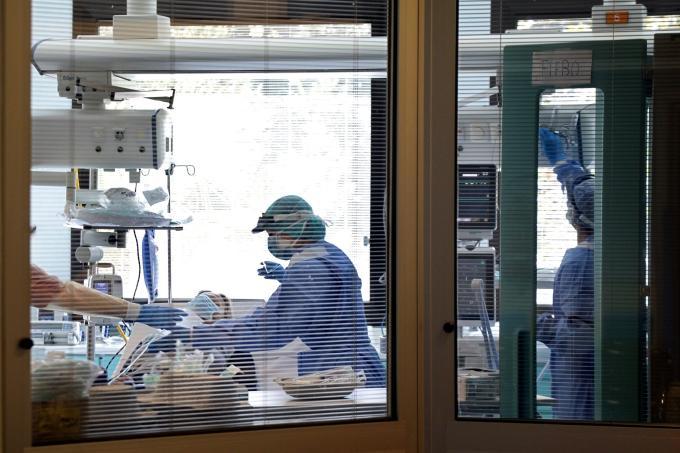Covid, altre due vittime e 41 nuovi positivi a Prato
