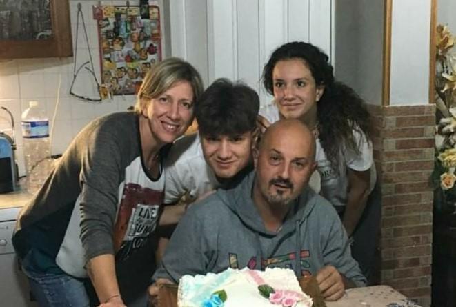 Luca Falcioni con la sua famiglia