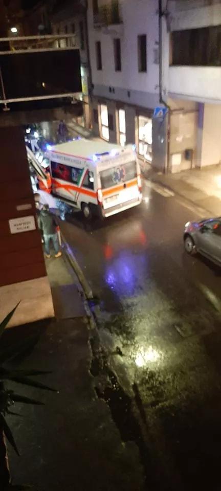 Investono un uomo sulle strisce e fuggono, denunciati due giovani
