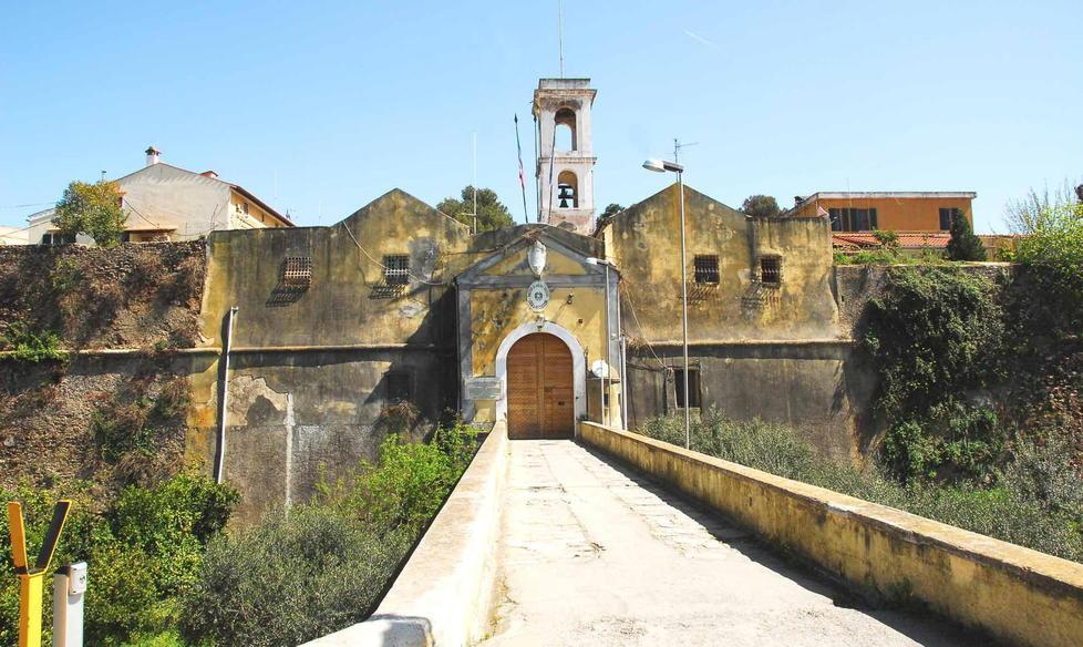 Sale la preoccupazione all’interno del carcere, tre agenti contagiati