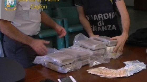Traffico di cocaina per il Nuorese: tre in carcere, sequestrati 11 chili di droga