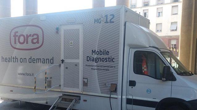 Un camper al Versilia per le mammografie
