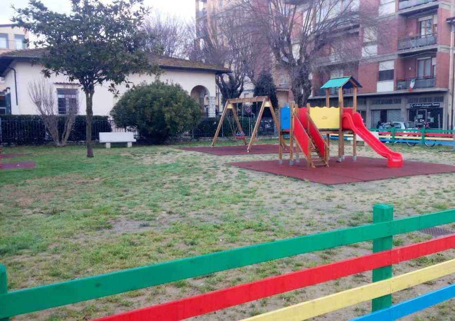 Nuovi giochi vicino alla scuola