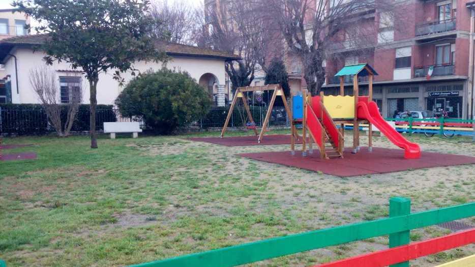 Nuovi giochi vicino alla scuola