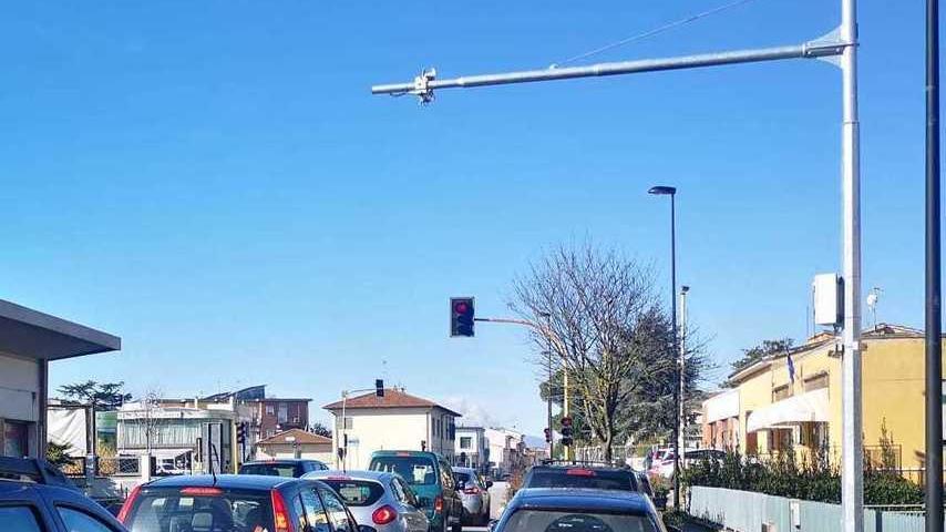 Ecco le telecamere ai semafori per stangare chi passa col rosso