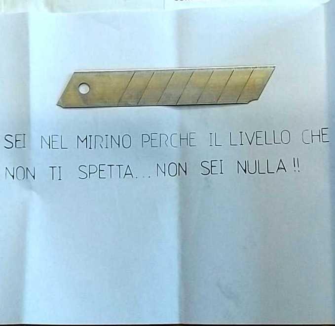 Lettera minatoria anche a una dirigente 