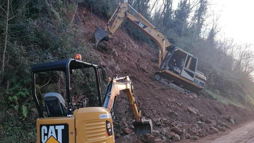 Frana sulla strada a Sant’Amato «Colpa dei privati»