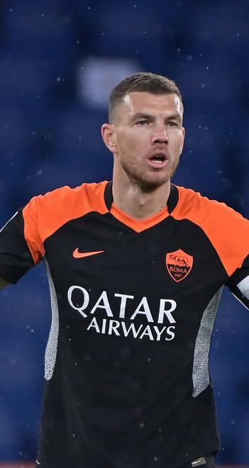 Roma, iniziate le manovre per riportare in gruppo Dzeko 