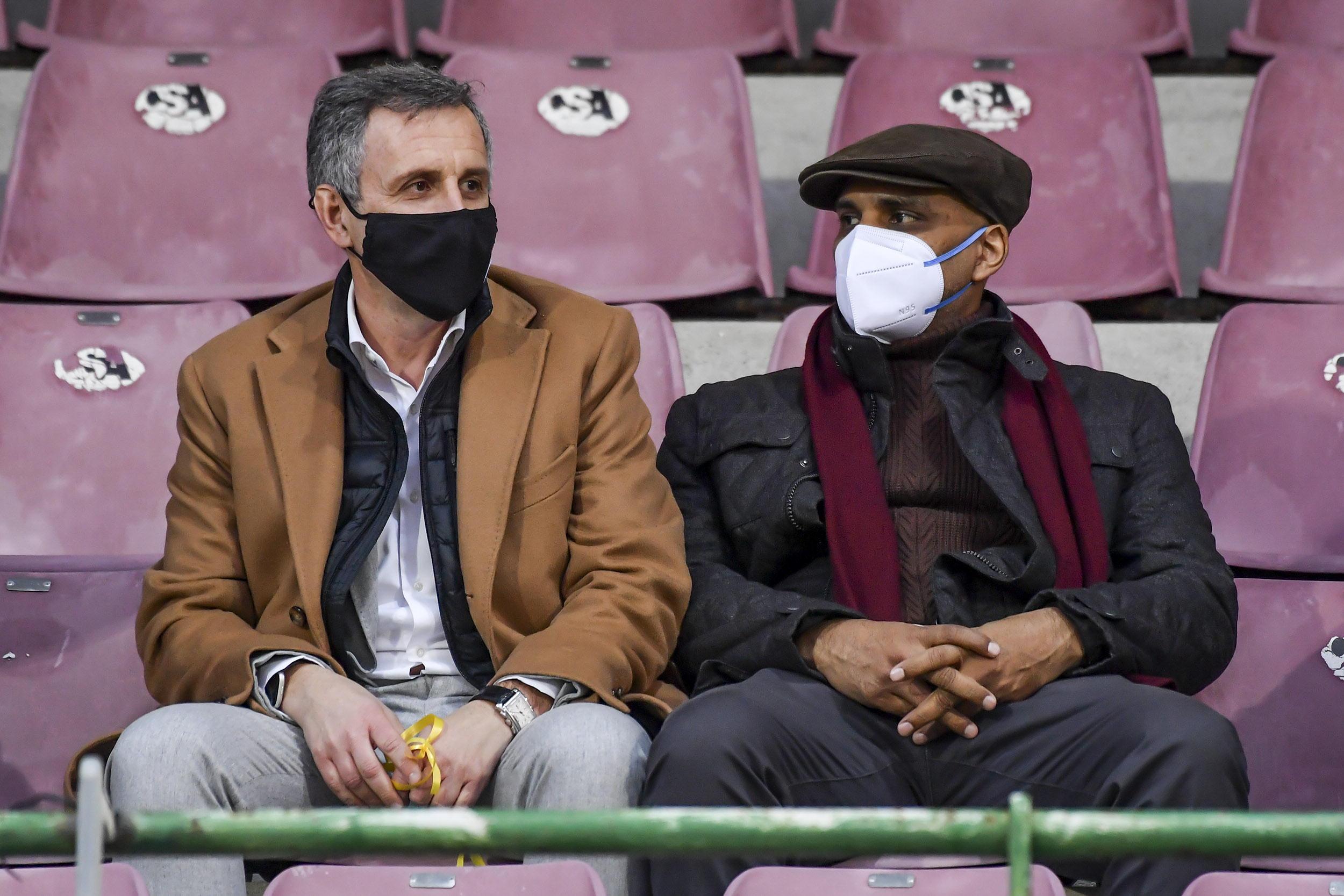 L’imprenditore indiano Yogesh Maurya ieri sera allo stadio alla sua sinistra l’italo-americano Roberto Angiolucci che ha fatto da tramite in questo inizio di trattativa