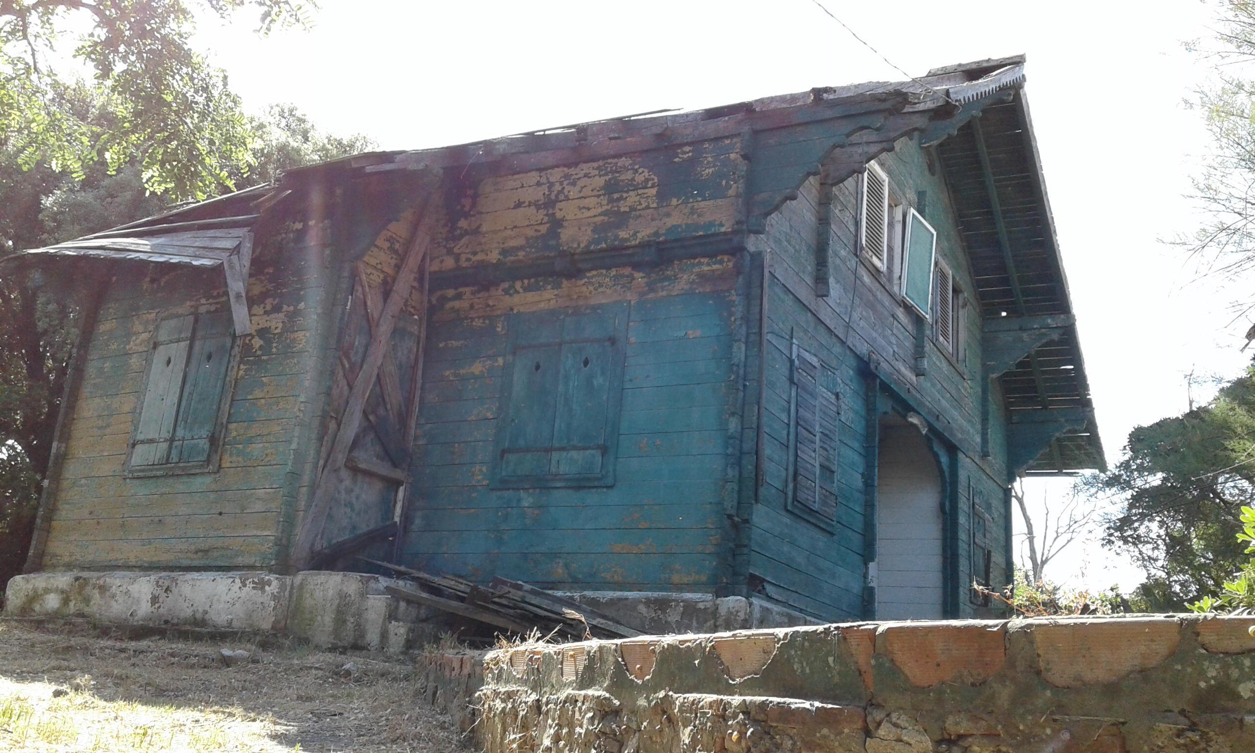 Lo chalet del film "Bulldozer" è sul mercato, poi verrà demolito - Video