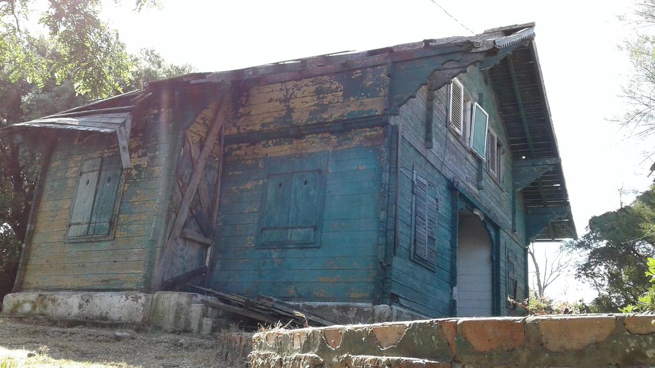 Lo chalet del film "Bulldozer" è sul mercato, poi verrà demolito - Video