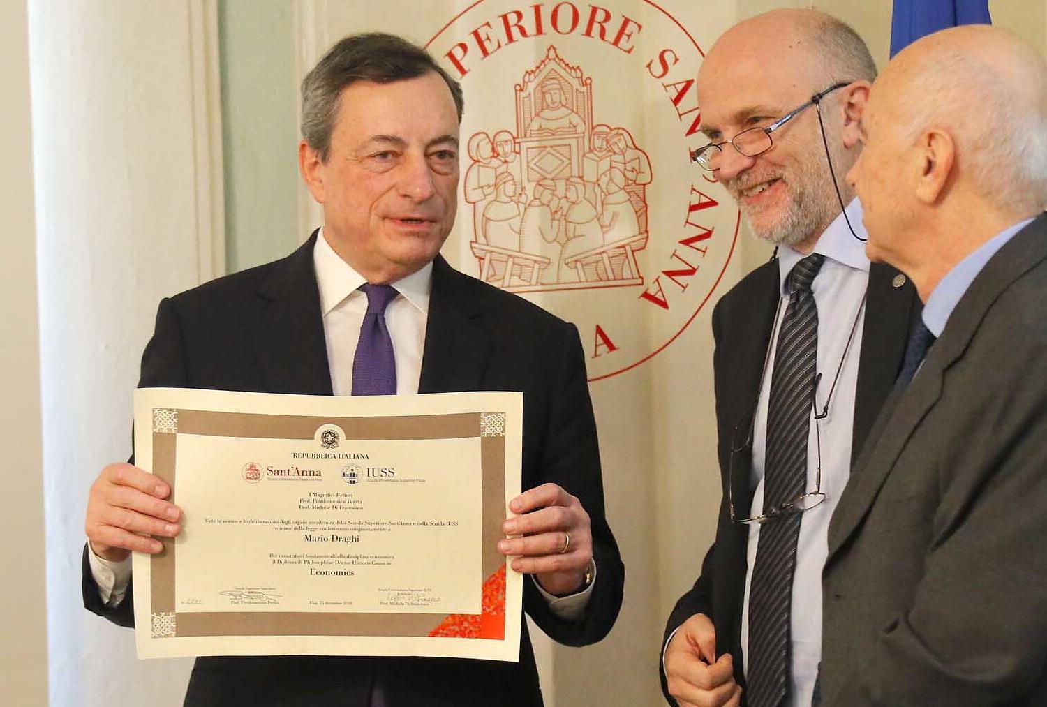 15 dicembre 2018: Mario Draghi riceve la laurea honoris causa dalla Scuola Sant’Anna di Pisa