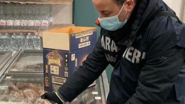 Controlli in una macelleria, i Nas sequestrano dodici chili di carne di cavallo