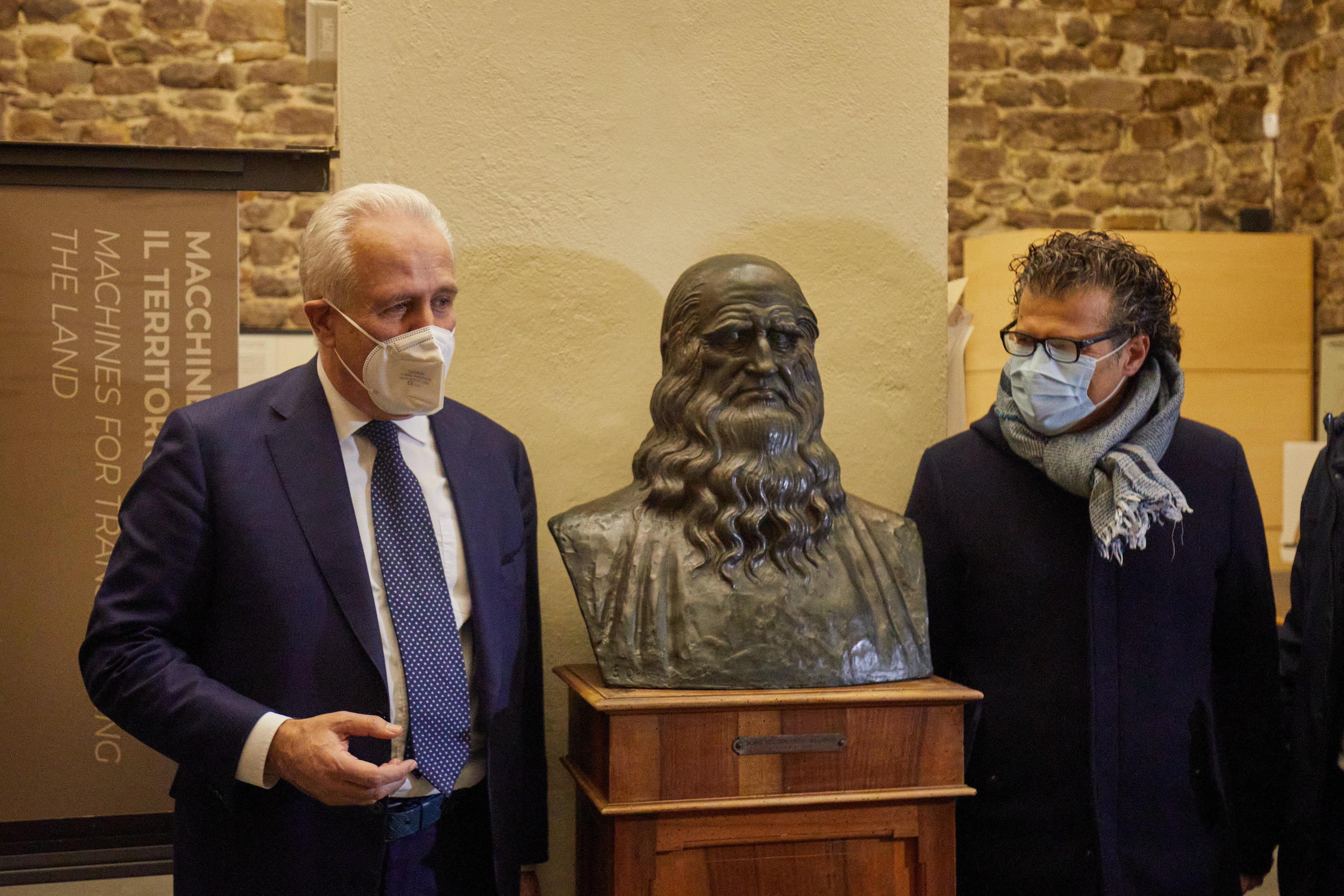 Il presidente della Regione Toscana Eugenio Giani e il sindaco di Vinci Giuseppe Torchia all'interno del Museo Leonardiano (foto Carlo Sestini)