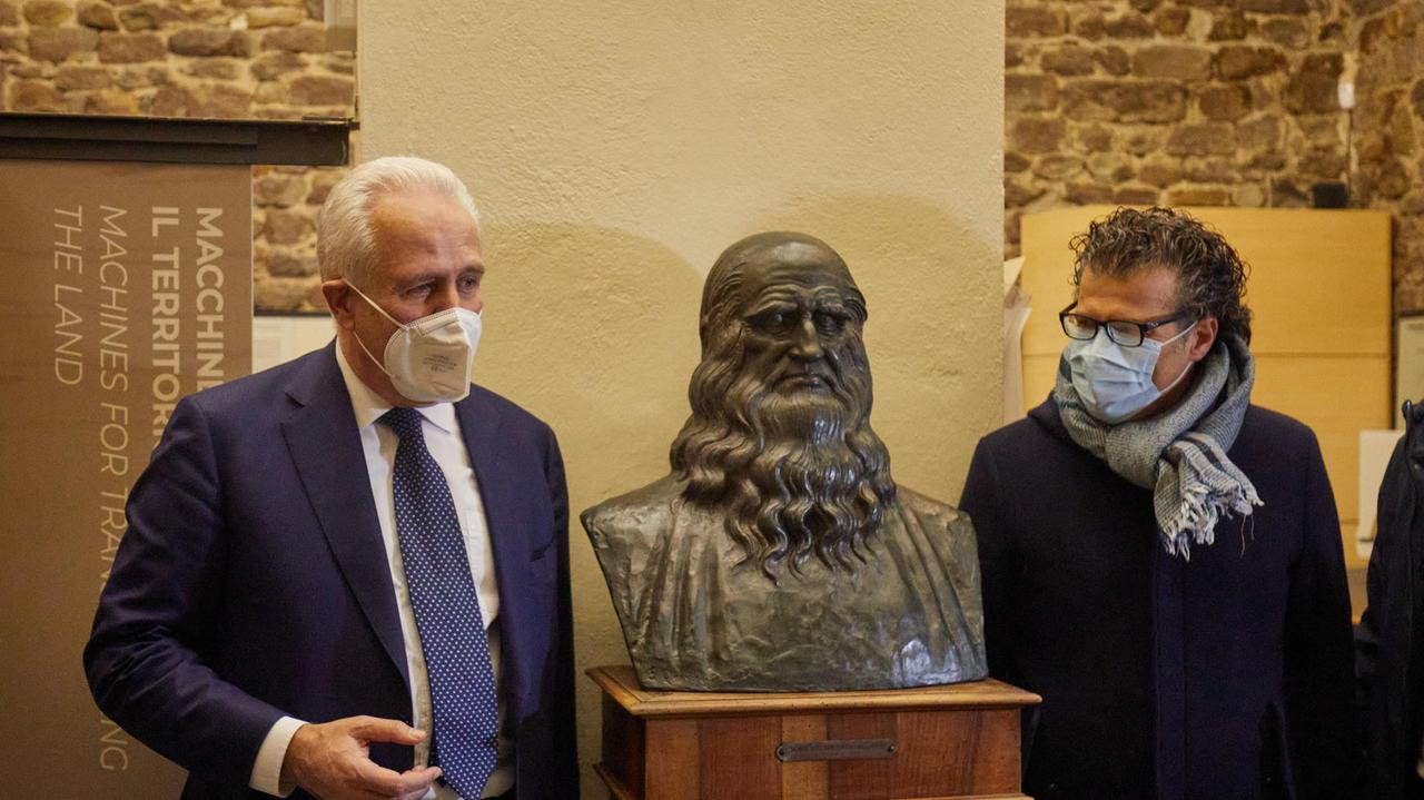 Il presidente della Regione Toscana Eugenio Giani e il sindaco di Vinci Giuseppe Torchia all'interno del Museo Leonardiano (foto Carlo Sestini)