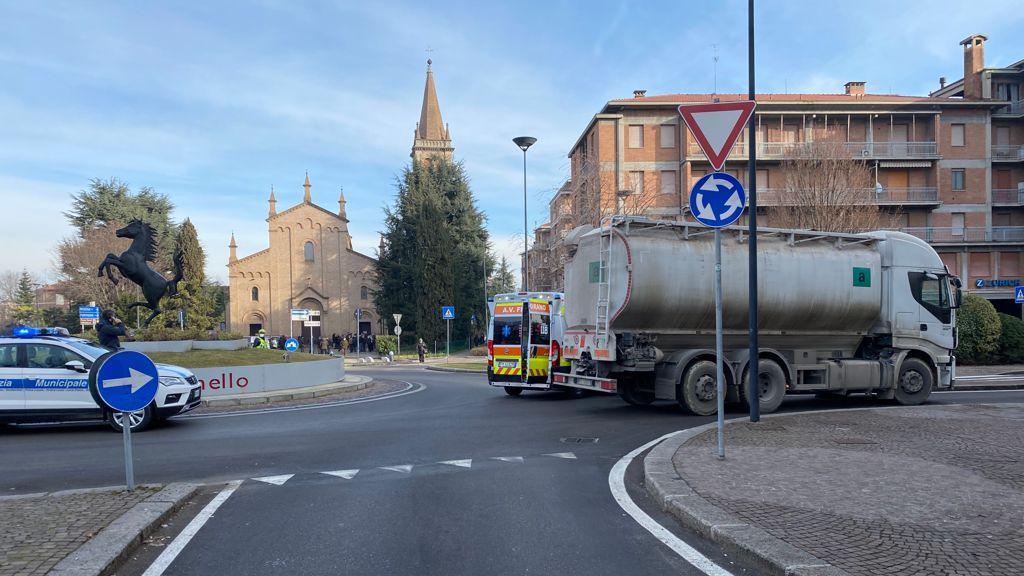 Maranello, anziano travolto in bici: è grave