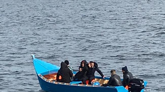 Quattro sbarchi con 47 migranti in totale in Sardegna, c'è anche una donna incinta 