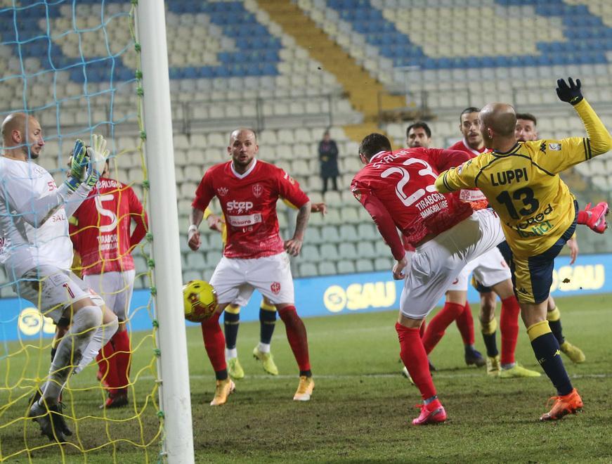 Il ’pirata’ Davide Luppi: «Ho scelto di tornare per riconquistare la serie B col Modena» 