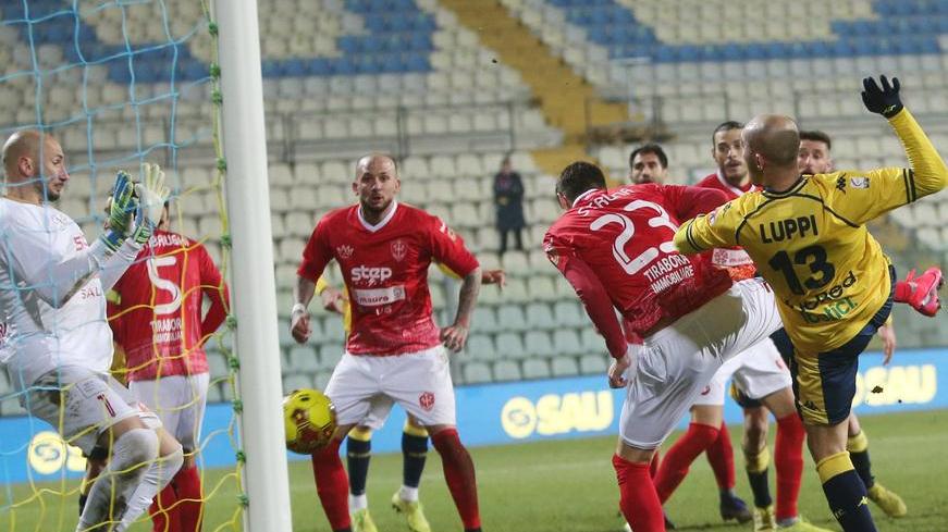 Il ’pirata’ Davide Luppi: «Ho scelto di tornare per riconquistare la serie B col Modena»