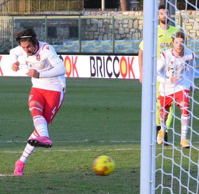Cretella al 90’ dal dischetto regola i conti del derby 