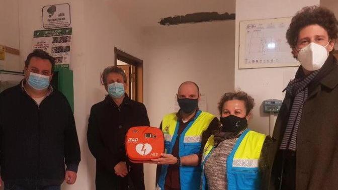 La Misericordia dona un defibrillatore per gli uffici comunali