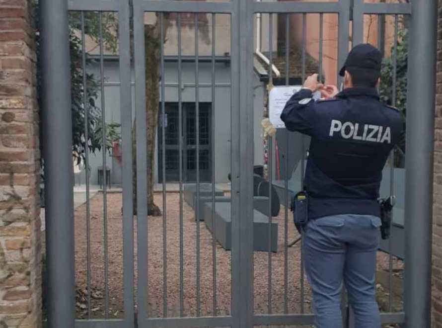 Spritz senza regole, dentro al bar 25 clienti 