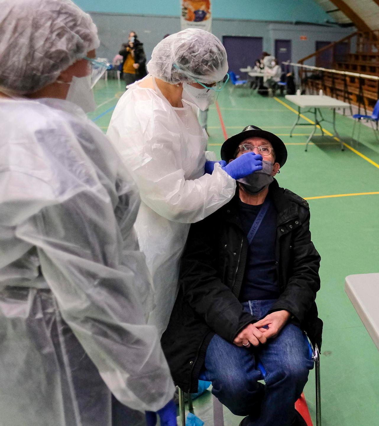 Un weekend di tamponi «Partecipate tutti ai test» 