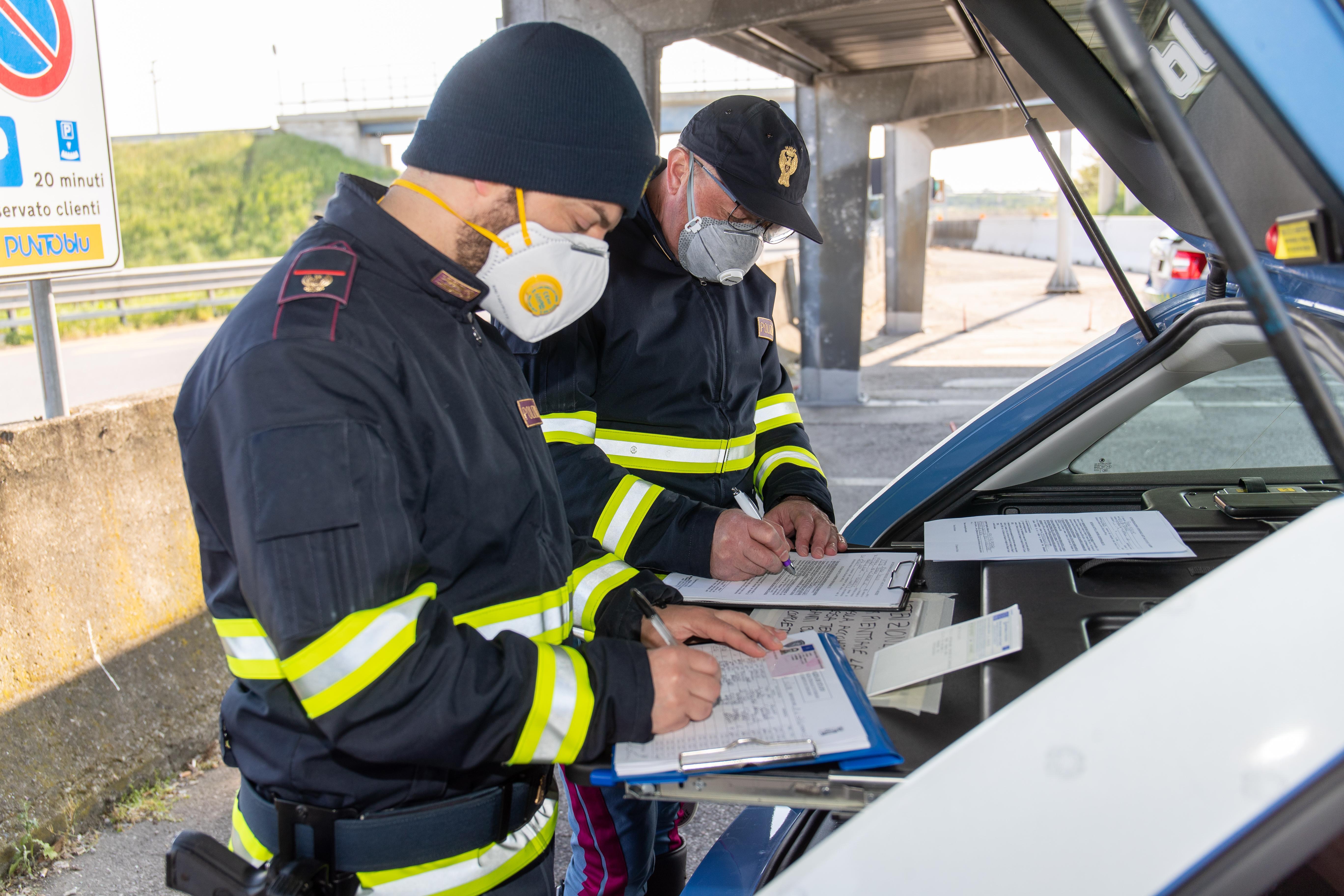 Ferrara, controlli della Polstrada: 8mila euro di multe