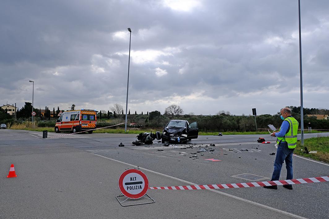 L'incidente di via Terra dei Ceci (foto Michele Falorni/Silvi)