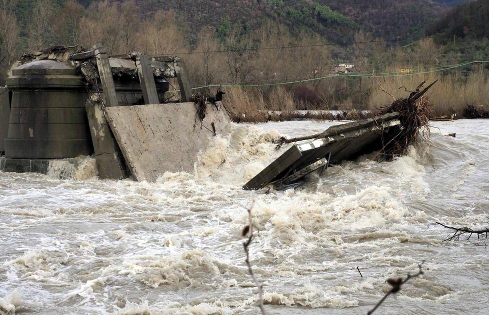Ponte di Albiano, perizia fra tre mesi. Ma per la frana servirà un anno 