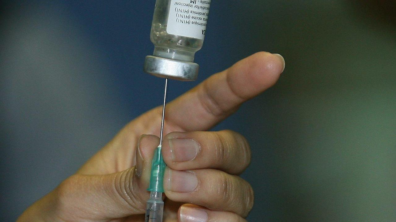 Vaccini, nell'isola entro febbraio 13mila dosi per gli over 80 