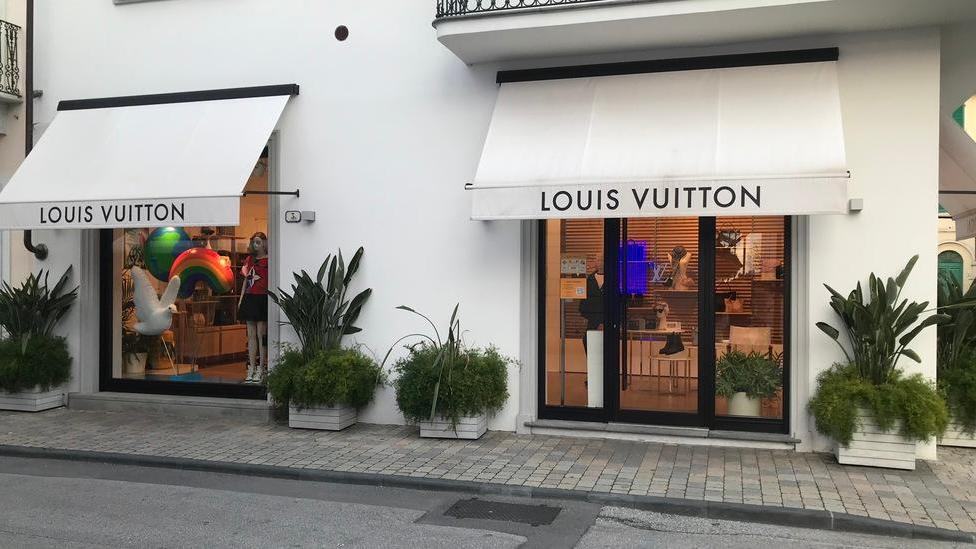 Trasloco in vista per Vuitton: maxinegozio in piazza Marconi